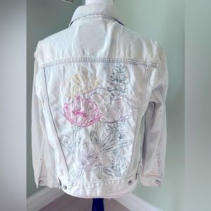 NWT Levi’s Ex-Boyfriend Trucker Jacket in Light Washed Blue Size Small